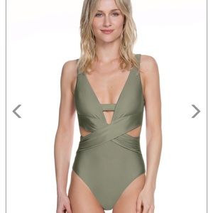 ✨NWT✨ Becca Swimsuit
